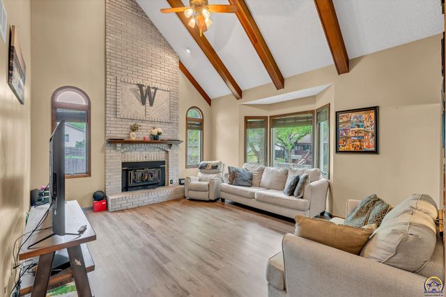 920 SE 43rd St, Topeka, KS 66609