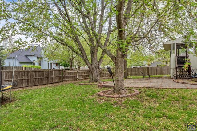 920 SE 43rd St, Topeka, KS 66609