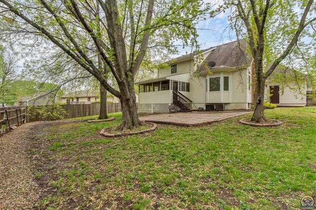 920 SE 43rd St, Topeka, KS 66609