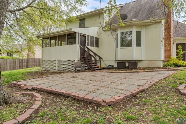 920 SE 43rd St, Topeka, KS 66609