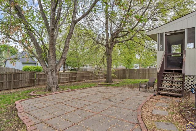 920 SE 43rd St, Topeka, KS 66609