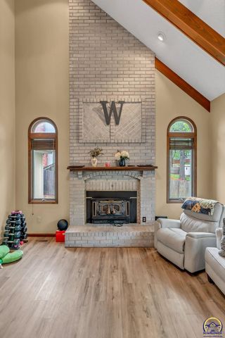 920 SE 43rd St, Topeka, KS 66609