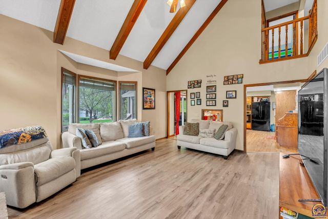 920 SE 43rd St, Topeka, KS 66609