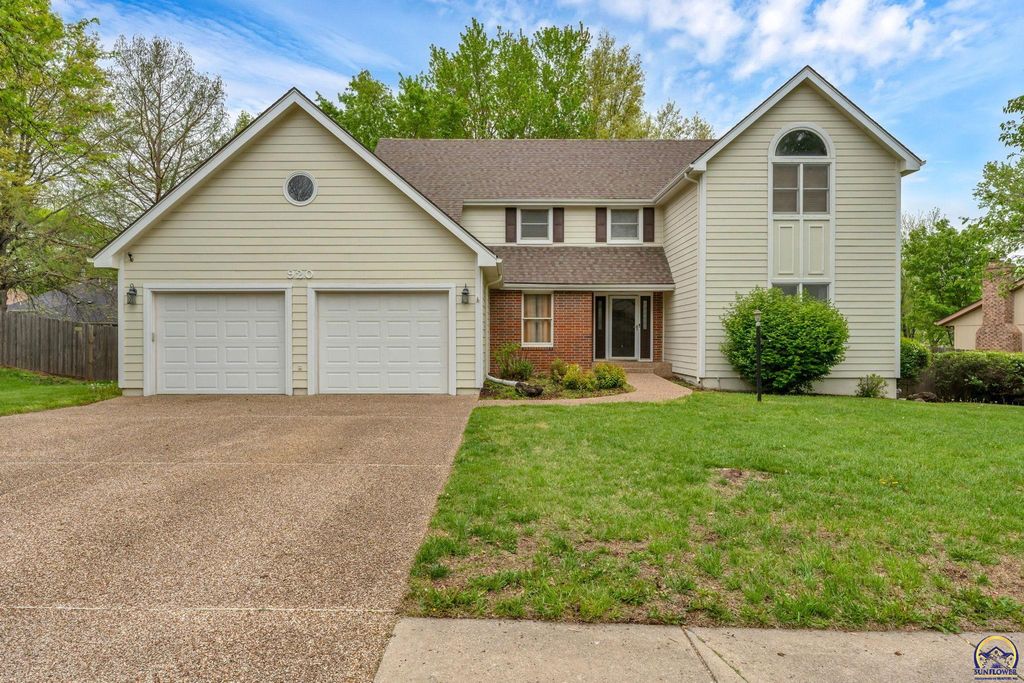 920 SE 43rd St, Topeka, KS 66609