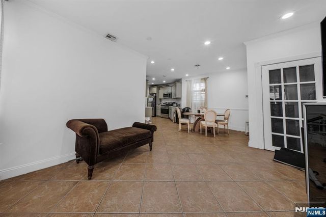 1425 48th Street, North Bergen, NJ 07047