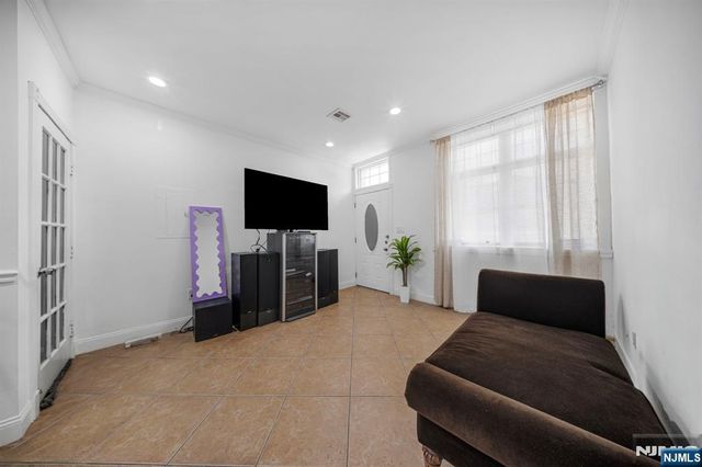 1425 48th Street, North Bergen, NJ 07047