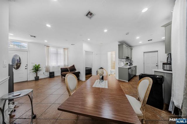 1425 48th Street, North Bergen, NJ 07047