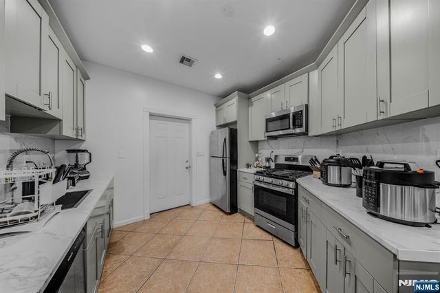 1425 48th Street, North Bergen, NJ 07047