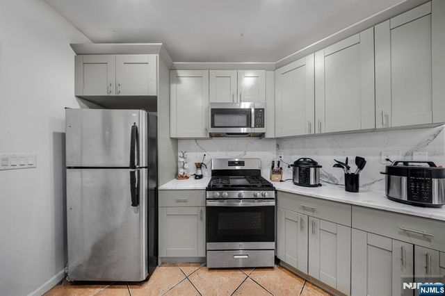 1425 48th Street, North Bergen, NJ 07047