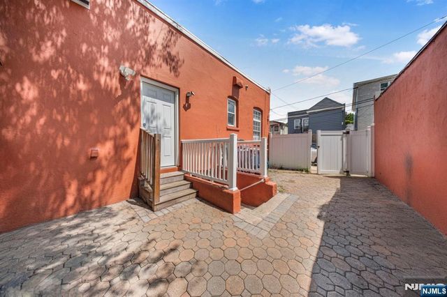 1425 48th Street, North Bergen, NJ 07047