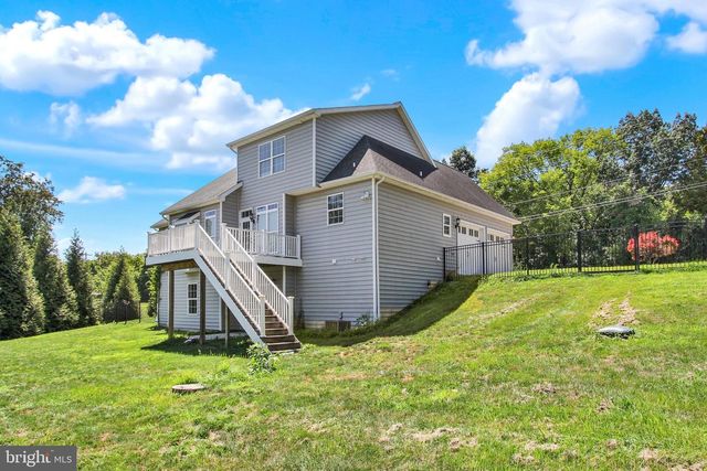 1950 OAKWOOD DR, Hanover, PA 17331