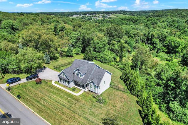 1950 OAKWOOD DR, Hanover, PA 17331