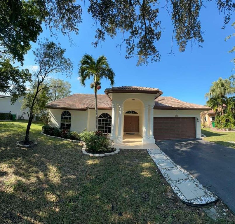 8913 NW 45th Ct, Coral Springs, FL 33065
