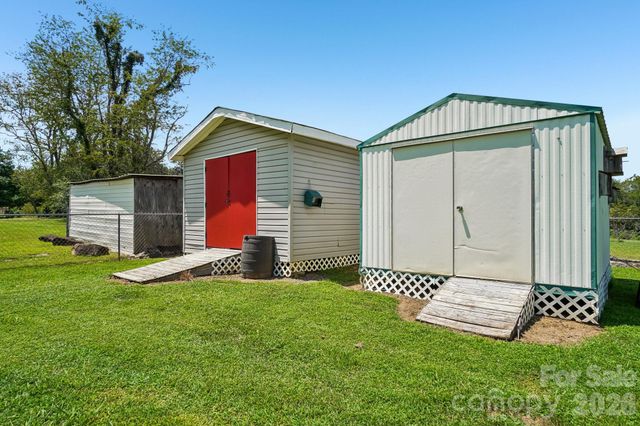 210 Leigh Anne Lane, Horse Shoe, NC 28742