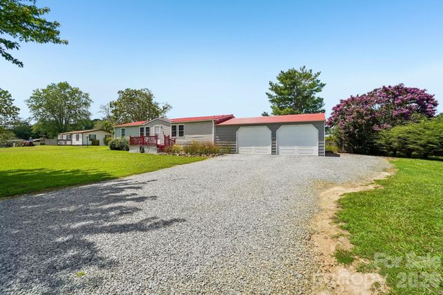 210 Leigh Anne Lane, Horse Shoe, NC 28742