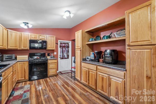 210 Leigh Anne Lane, Horse Shoe, NC 28742