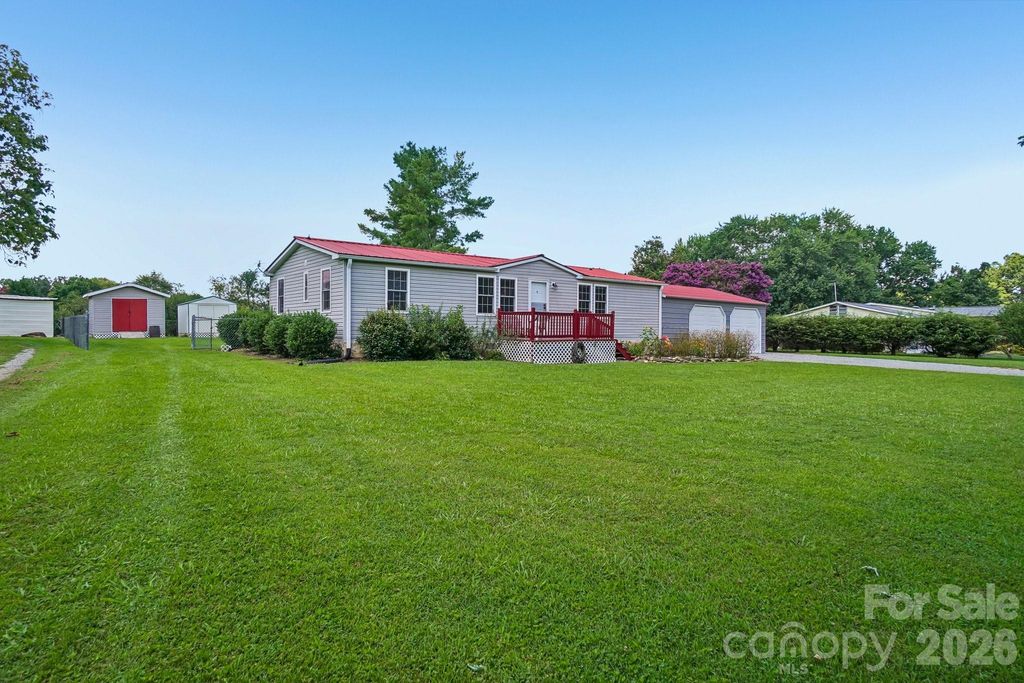 210 Leigh Anne Lane, Horse Shoe, NC 28742