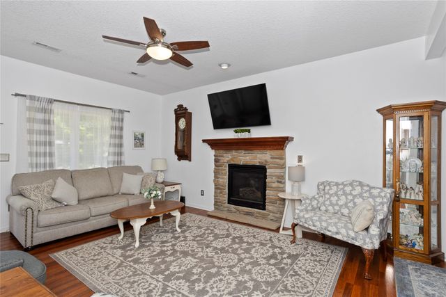 2749 NW 155th Street, Clive, IA 50325