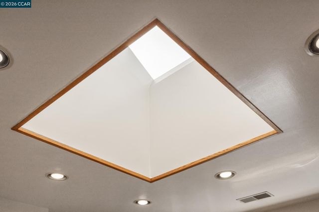 5910 Chabot Rd, Oakland, CA 94618