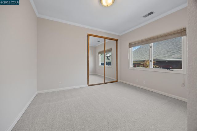 5910 Chabot Rd, Oakland, CA 94618