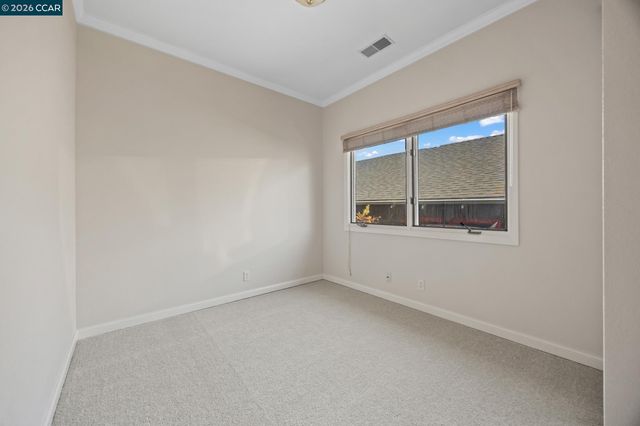 5910 Chabot Rd, Oakland, CA 94618