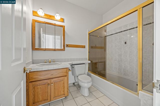 5910 Chabot Rd, Oakland, CA 94618