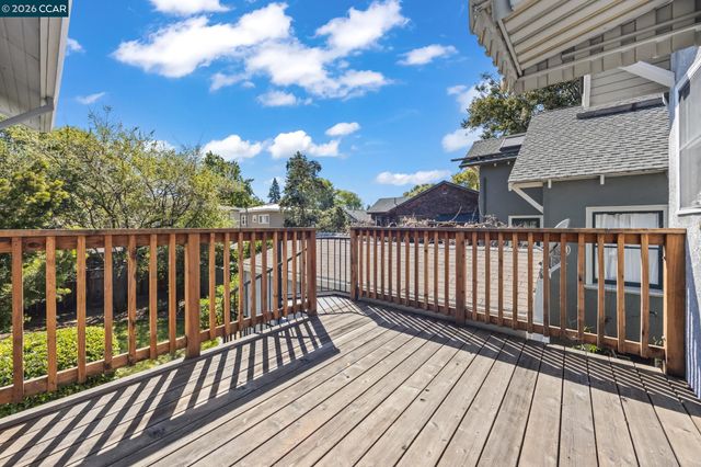 5910 Chabot Rd, Oakland, CA 94618