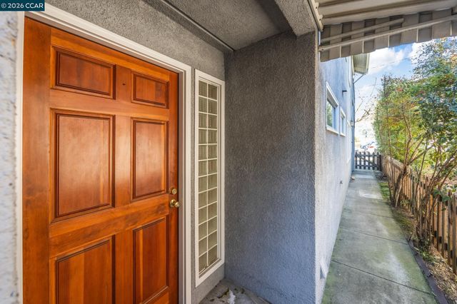 5910 Chabot Rd, Oakland, CA 94618