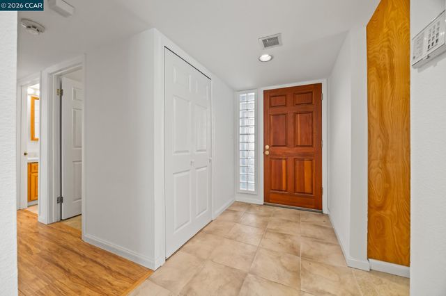 5910 Chabot Rd, Oakland, CA 94618