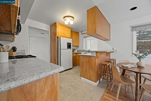 5910 Chabot Rd, Oakland, CA 94618