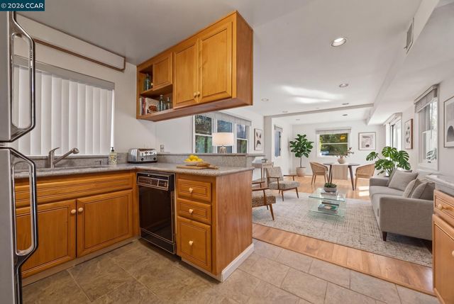 5910 Chabot Rd, Oakland, CA 94618