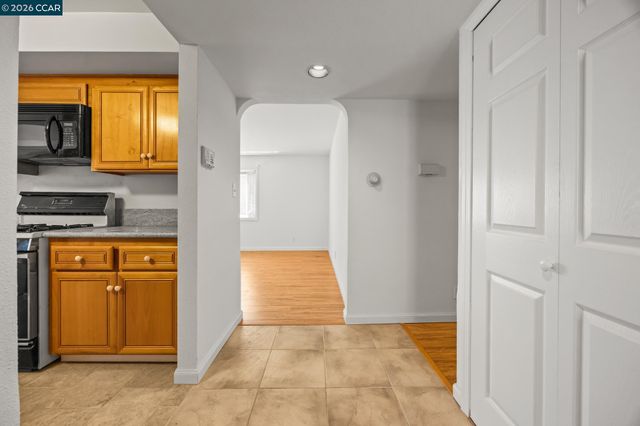 5910 Chabot Rd, Oakland, CA 94618