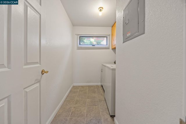 5910 Chabot Rd, Oakland, CA 94618