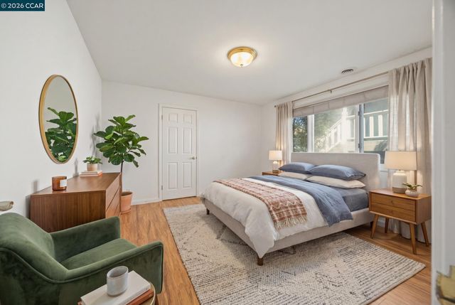 5910 Chabot Rd, Oakland, CA 94618