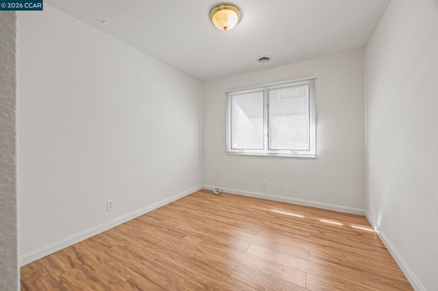 5910 Chabot Rd, Oakland, CA 94618