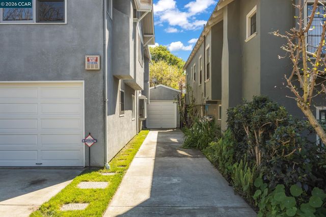 5910 Chabot Rd, Oakland, CA 94618