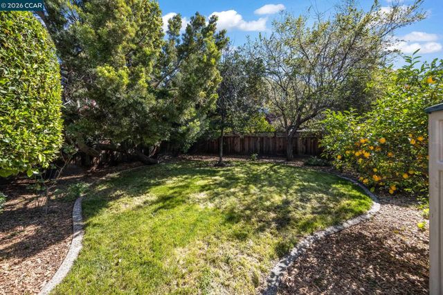 5910 Chabot Rd, Oakland, CA 94618