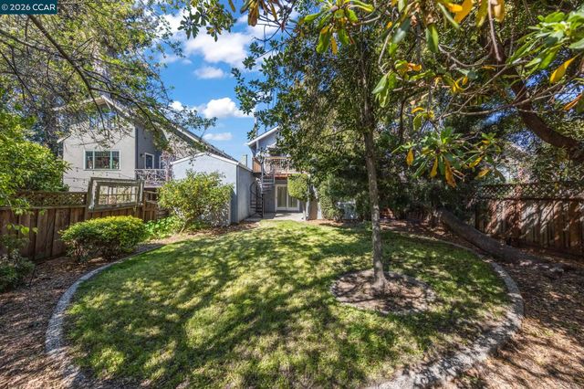 5910 Chabot Rd, Oakland, CA 94618