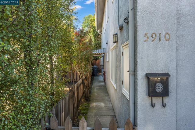 5910 Chabot Rd, Oakland, CA 94618