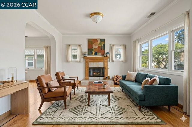 5910 Chabot Rd, Oakland, CA 94618