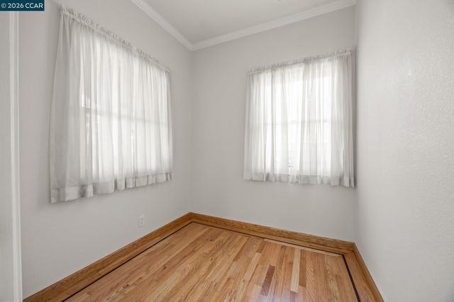 5910 Chabot Rd, Oakland, CA 94618