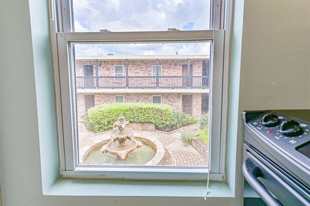 402 Post Office 201, Galveston, TX 77550