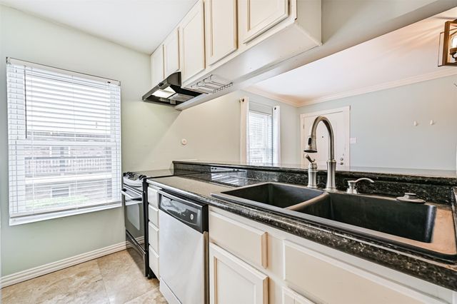 402 Post Office 201, Galveston, TX 77550