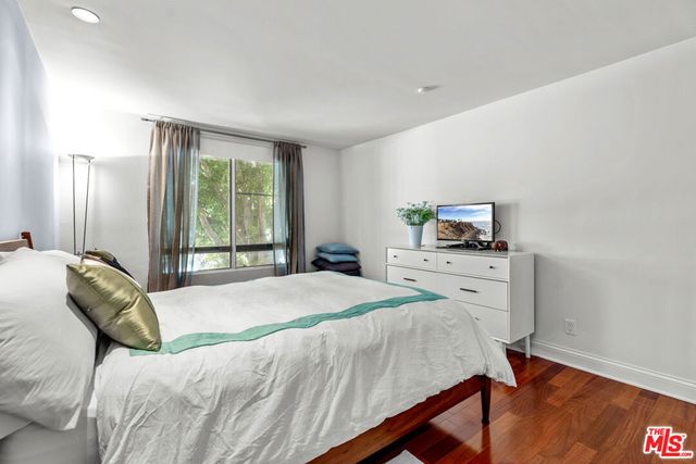 851 N Kings Road 102, West Hollywood, CA 90069