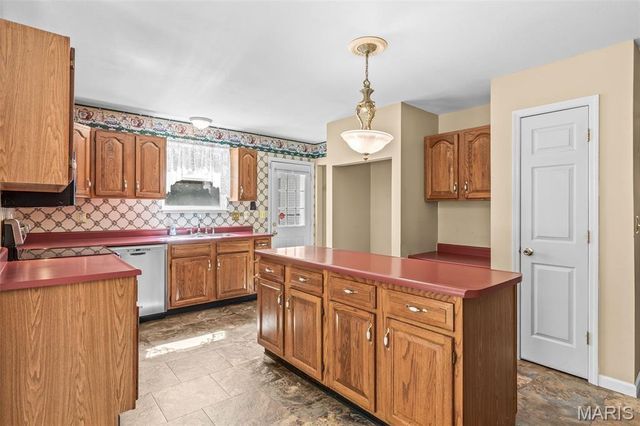 3401 Wiltshire Lane, Festus, MO 63028