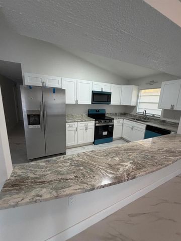 2050 28TH AVENUE N, St Petersburg, FL 33713