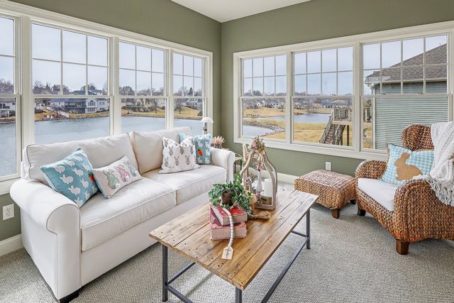 1009 Fountain View Drive, Pella, IA 50219