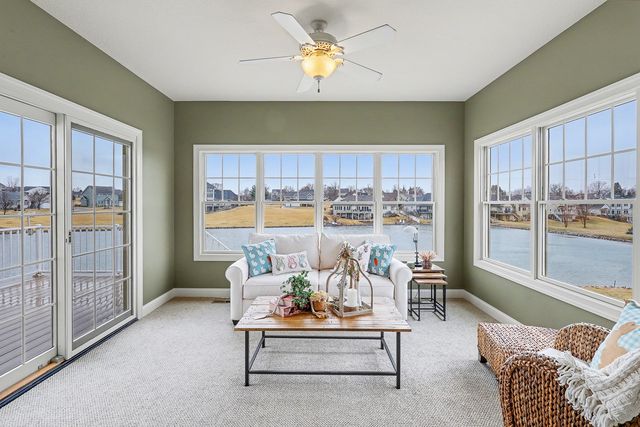 1009 Fountain View Drive, Pella, IA 50219