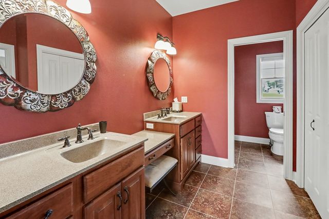 1009 Fountain View Drive, Pella, IA 50219