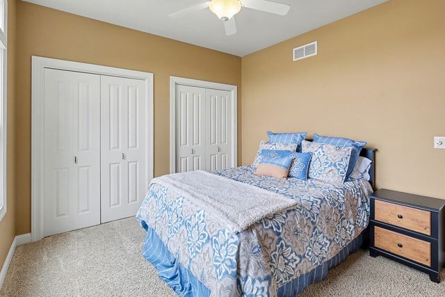 1009 Fountain View Drive, Pella, IA 50219